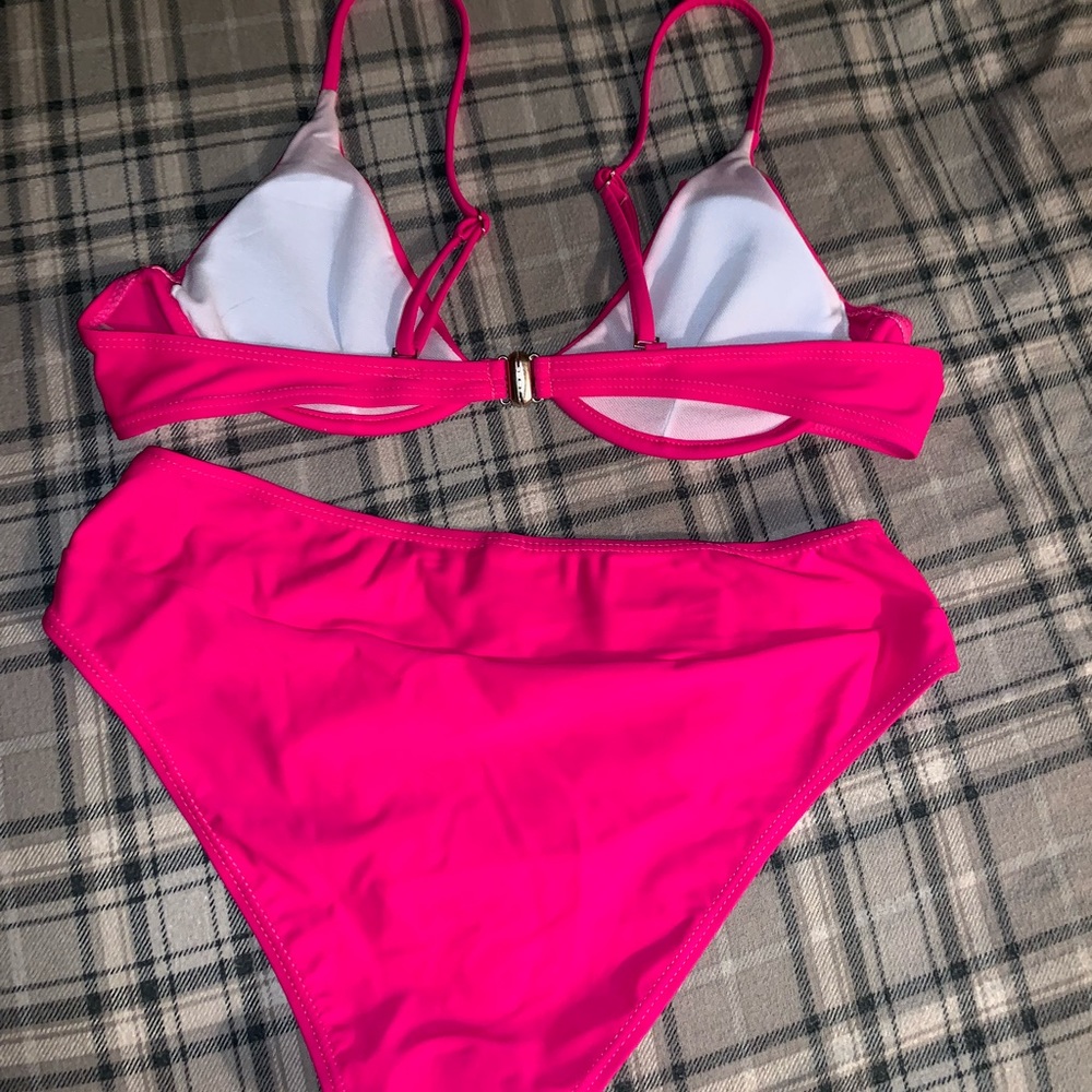 Bikini - Picture 2 of 2